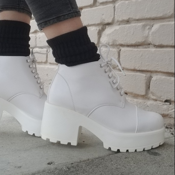 Grunge 90s Chunky Heel Platform Lace Ankle Boots - Picture 2 of 8